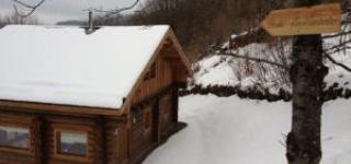 halet avec une vue sur la vallée de la Bresse